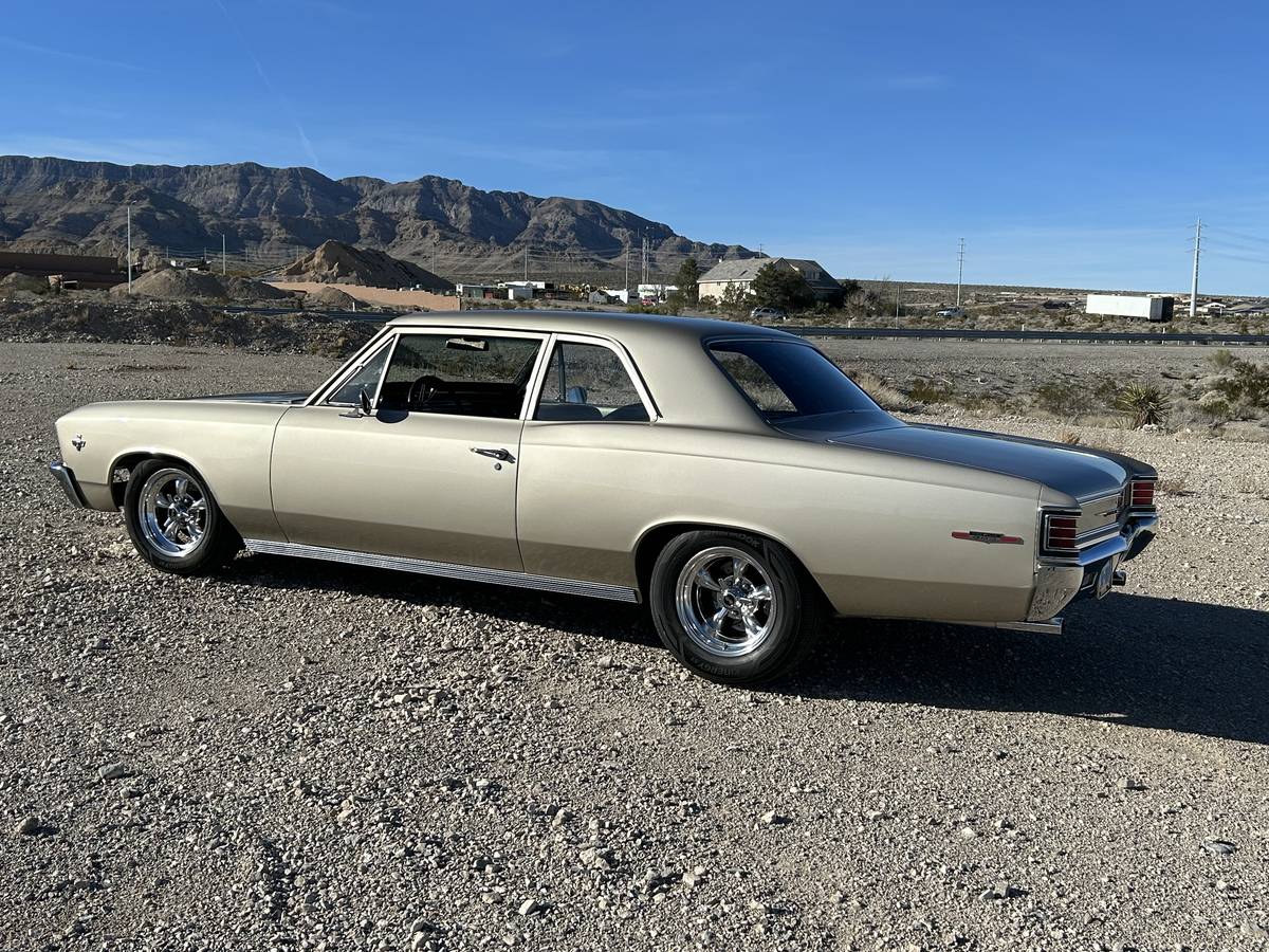 Chevrolet-chevelle-300-1967-custom-12