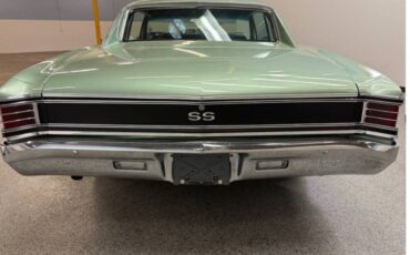 Chevrolet-chevelle-malibu-1967-green-2