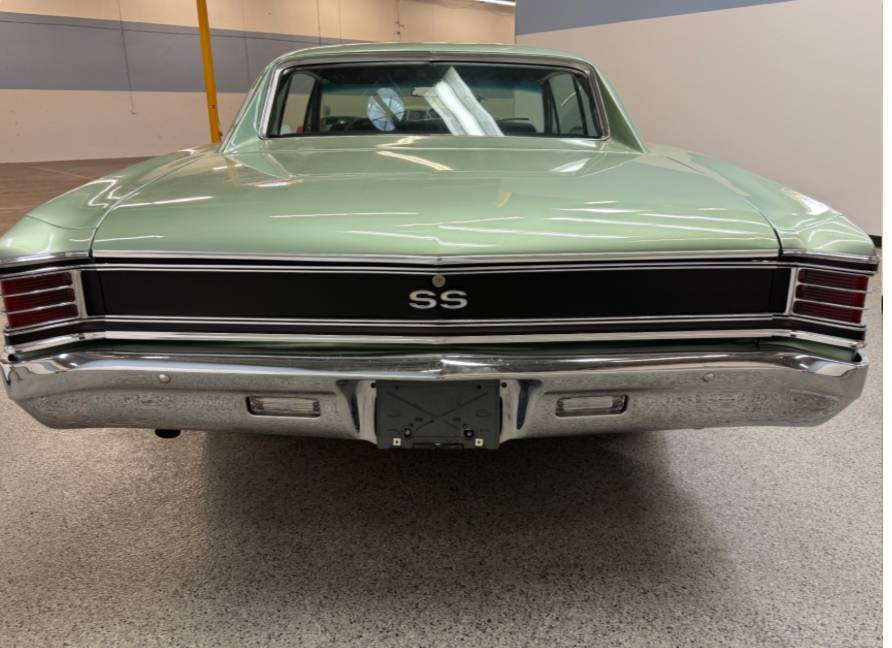 Chevrolet-chevelle-malibu-1967-green-2
