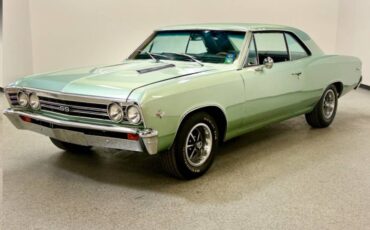Chevrolet-chevelle-malibu-1967-green