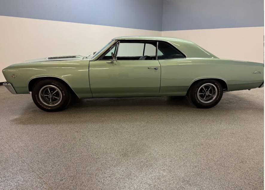 Chevrolet-chevelle-malibu-1967-green-4