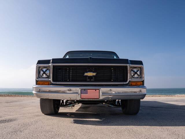 Chevrolet-chevy-c10-1974-custom-9