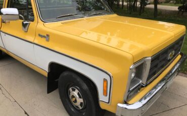 Chevrolet-cheyenne-1979-yellow-2