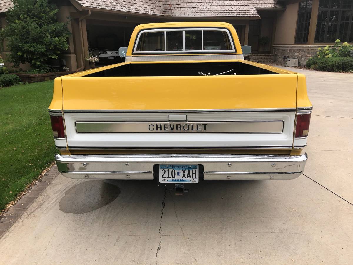 Chevrolet-cheyenne-1979-yellow-4