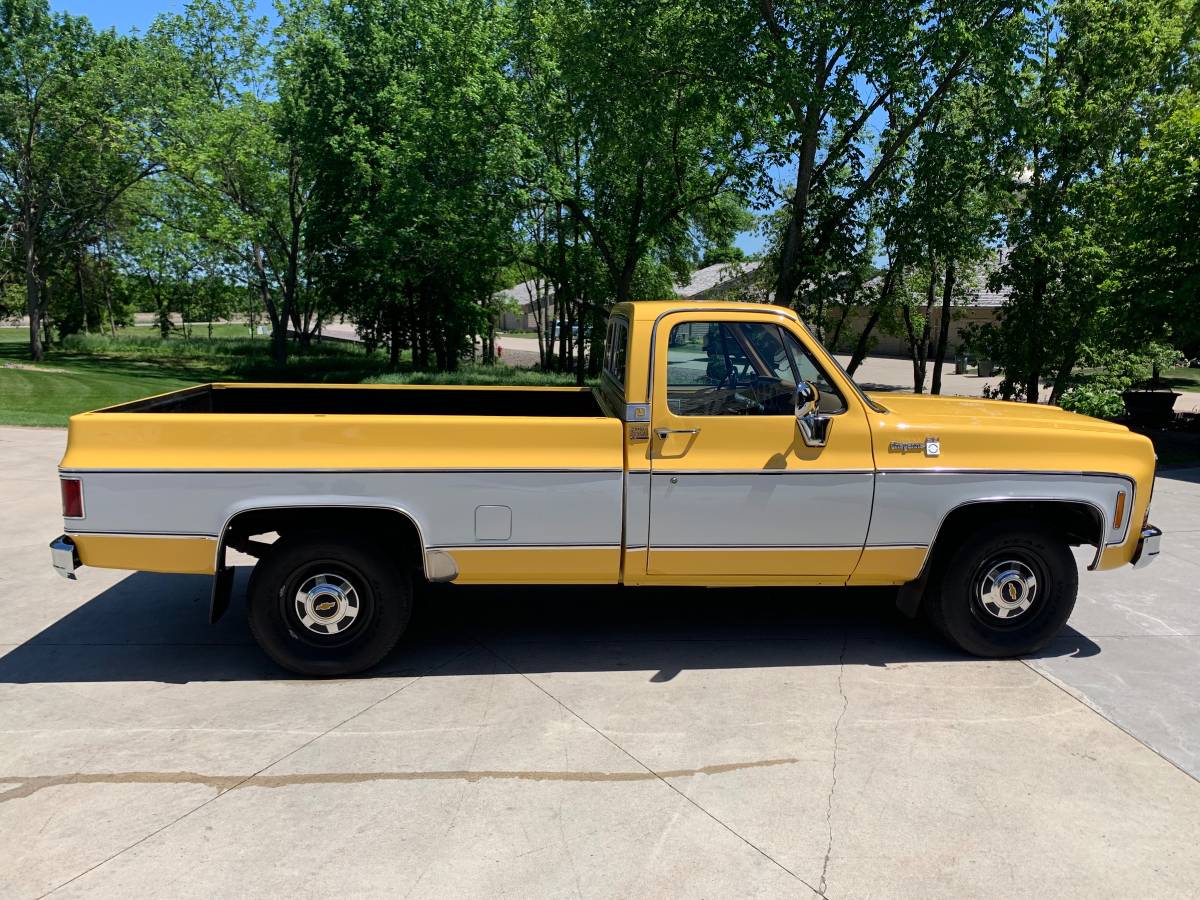 Chevrolet-cheyenne-1979-yellow