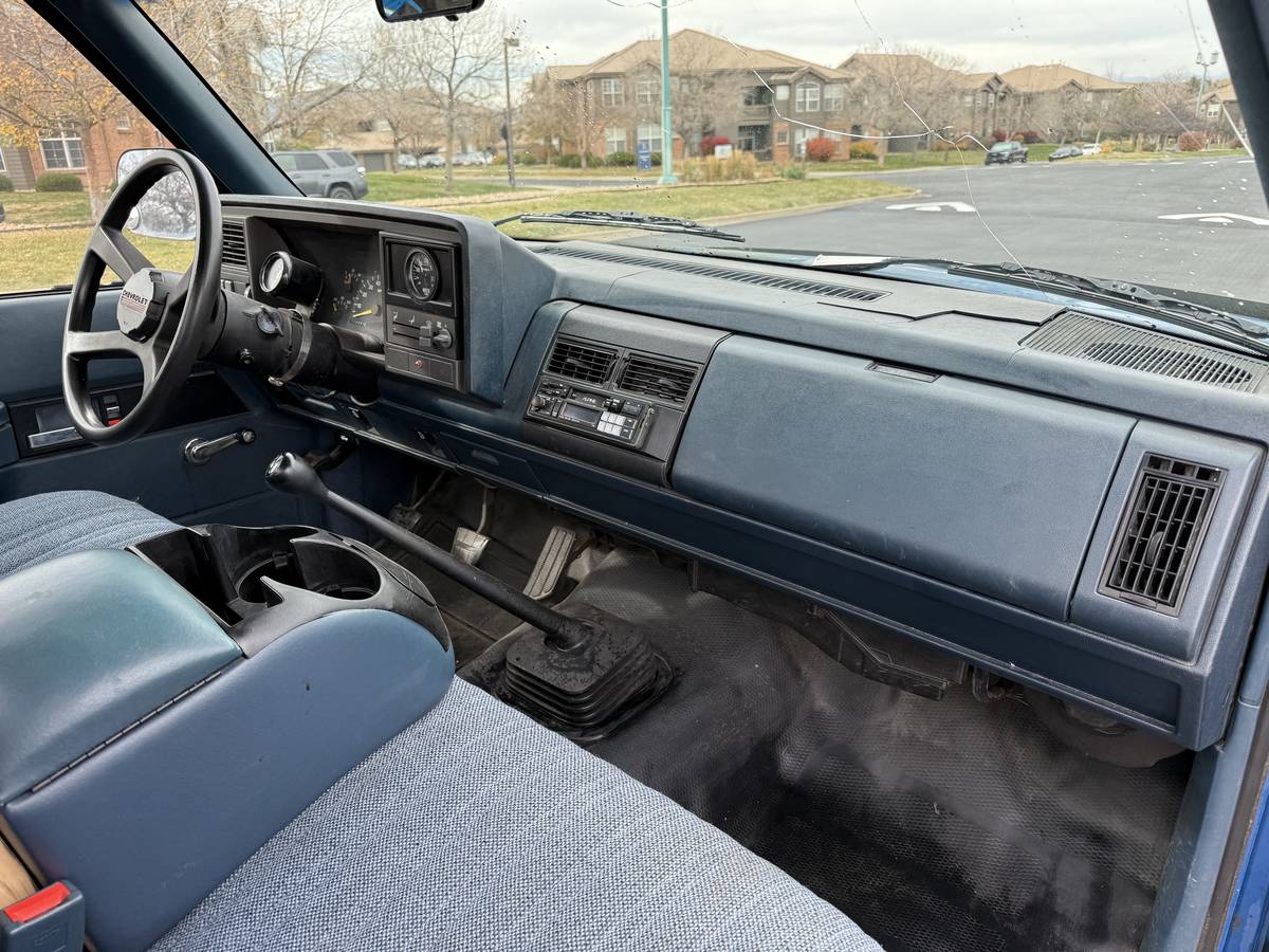 Chevrolet-cheyenne-1992-blue-4