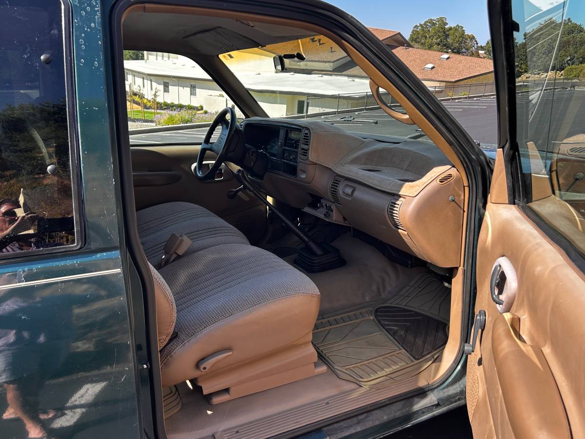 Chevrolet-cheyenne-1995-green-3