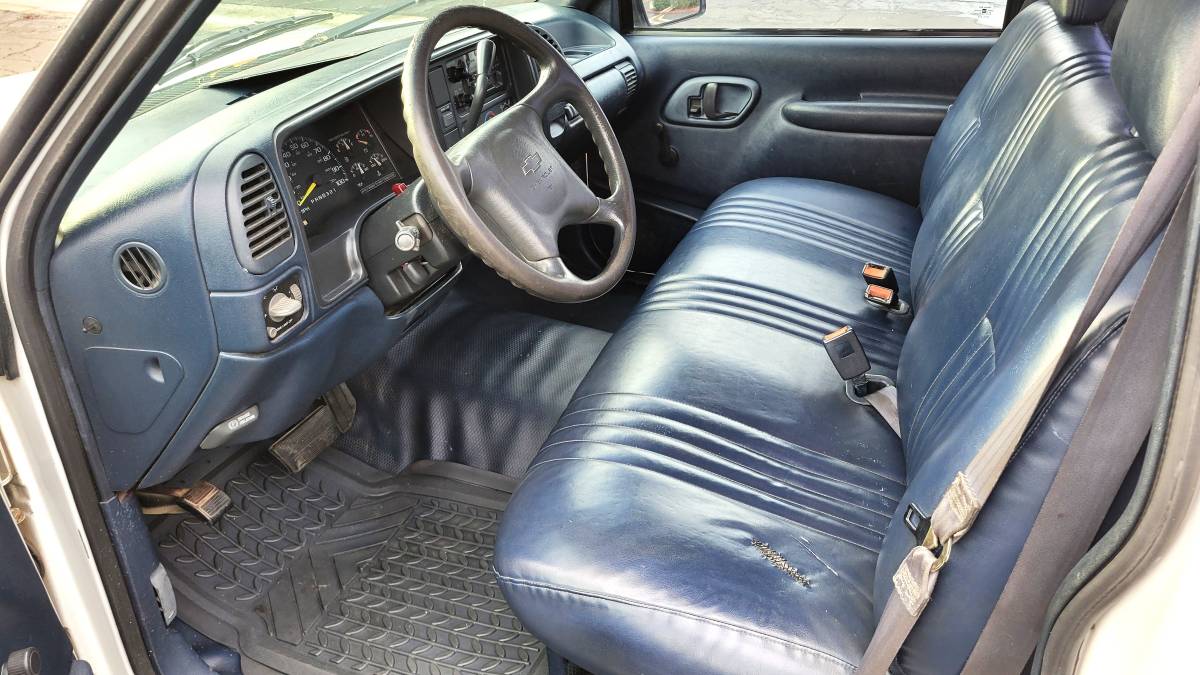 Chevrolet-cheyenne-2500hd-1996-white-10