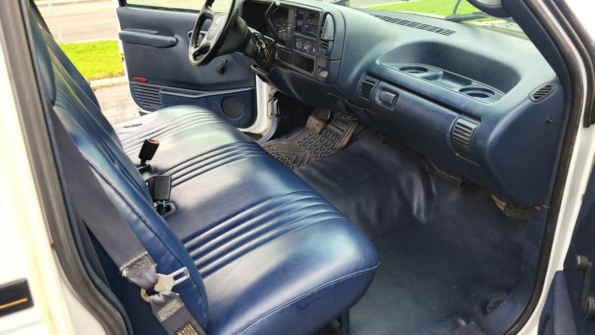 Chevrolet-cheyenne-2500hd-1996-white-12