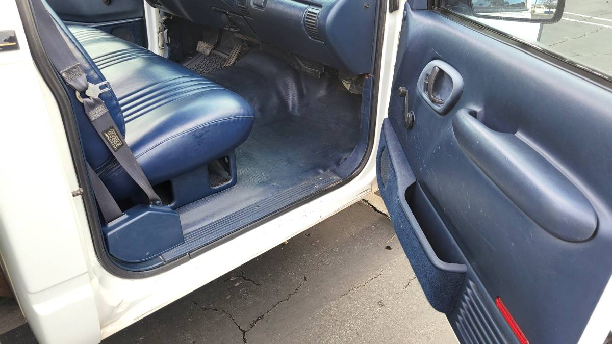 Chevrolet-cheyenne-2500hd-1996-white-13