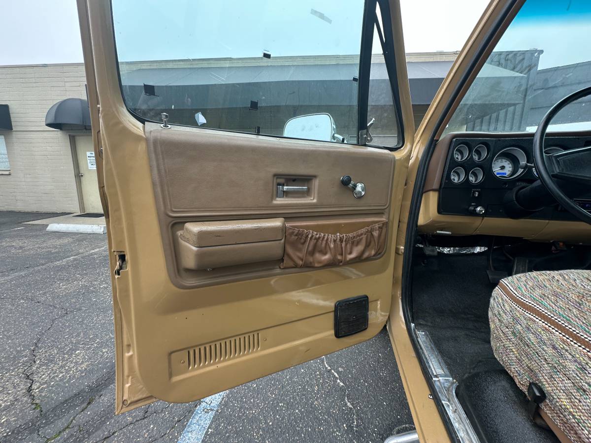 Chevrolet-cheyenne-super-10-1973-brown-7