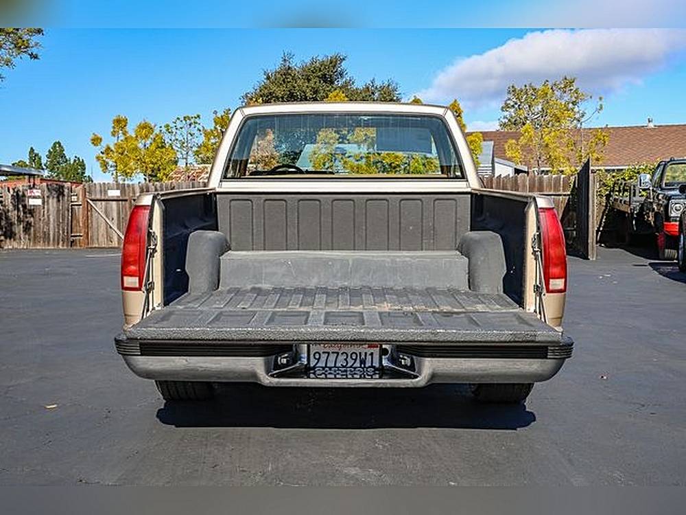 Chevrolet-ck-1500-1989-silver-10