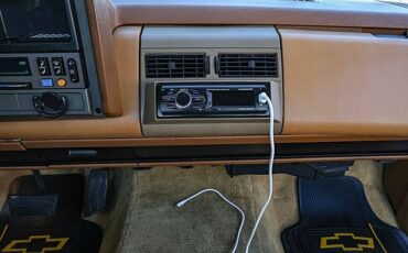 Chevrolet-ck-1500-1989-silver-14