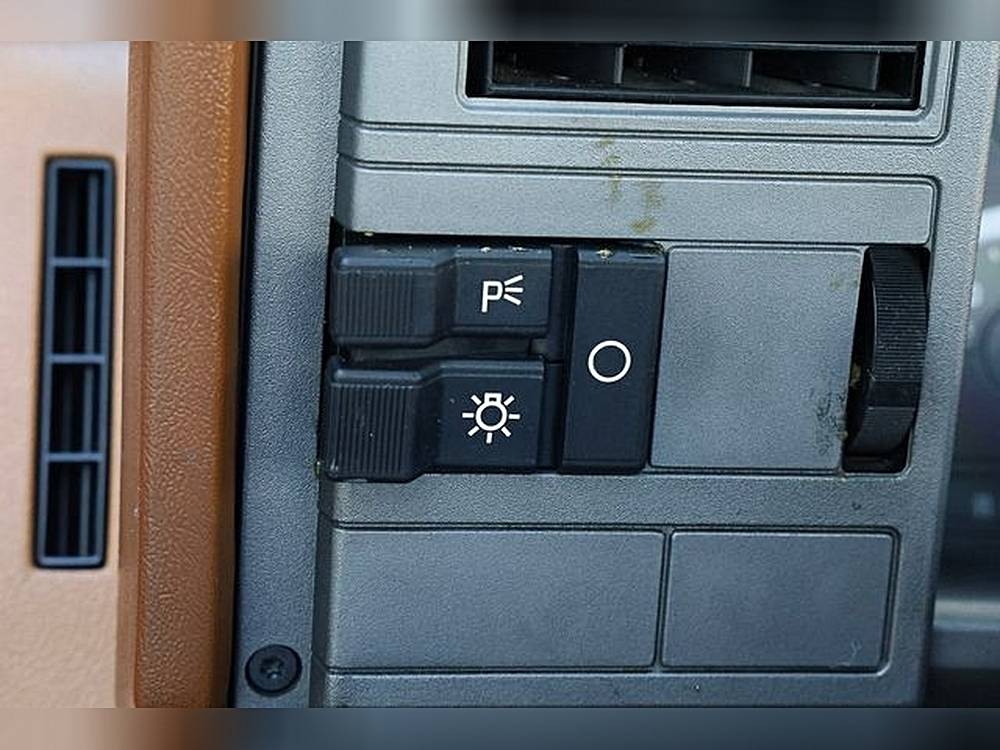 Chevrolet-ck-1500-1989-silver-15