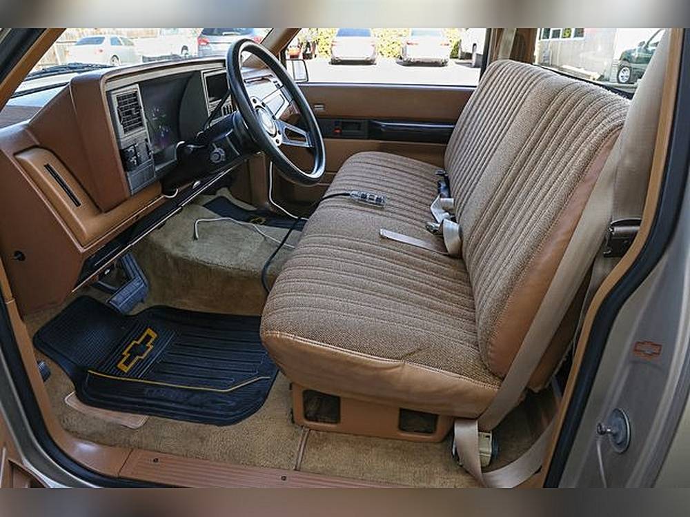 Chevrolet-ck-1500-1989-silver-19