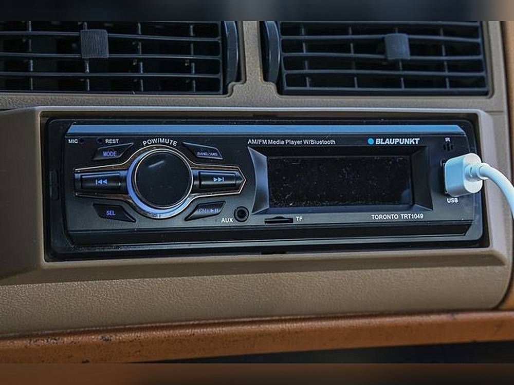 Chevrolet-ck-1500-1989-silver-21