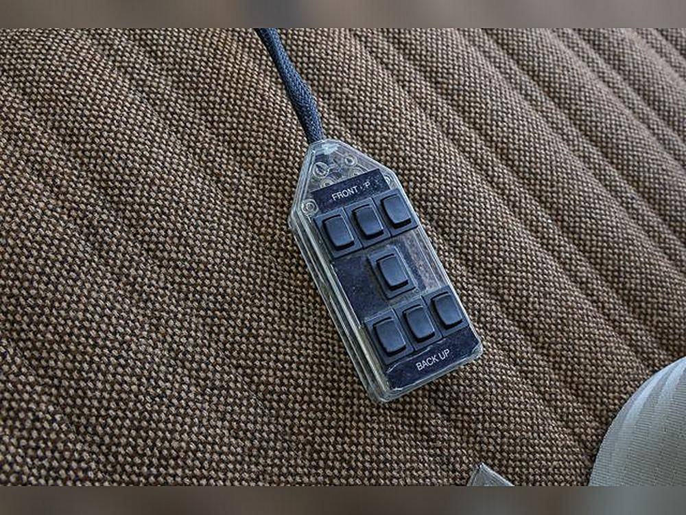 Chevrolet-ck-1500-1989-silver-8