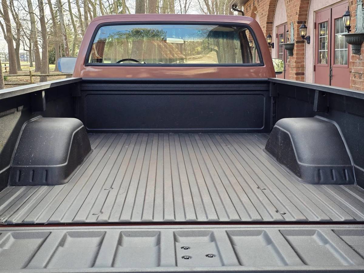 Chevrolet-ck-pickup-12-ton-1983-11