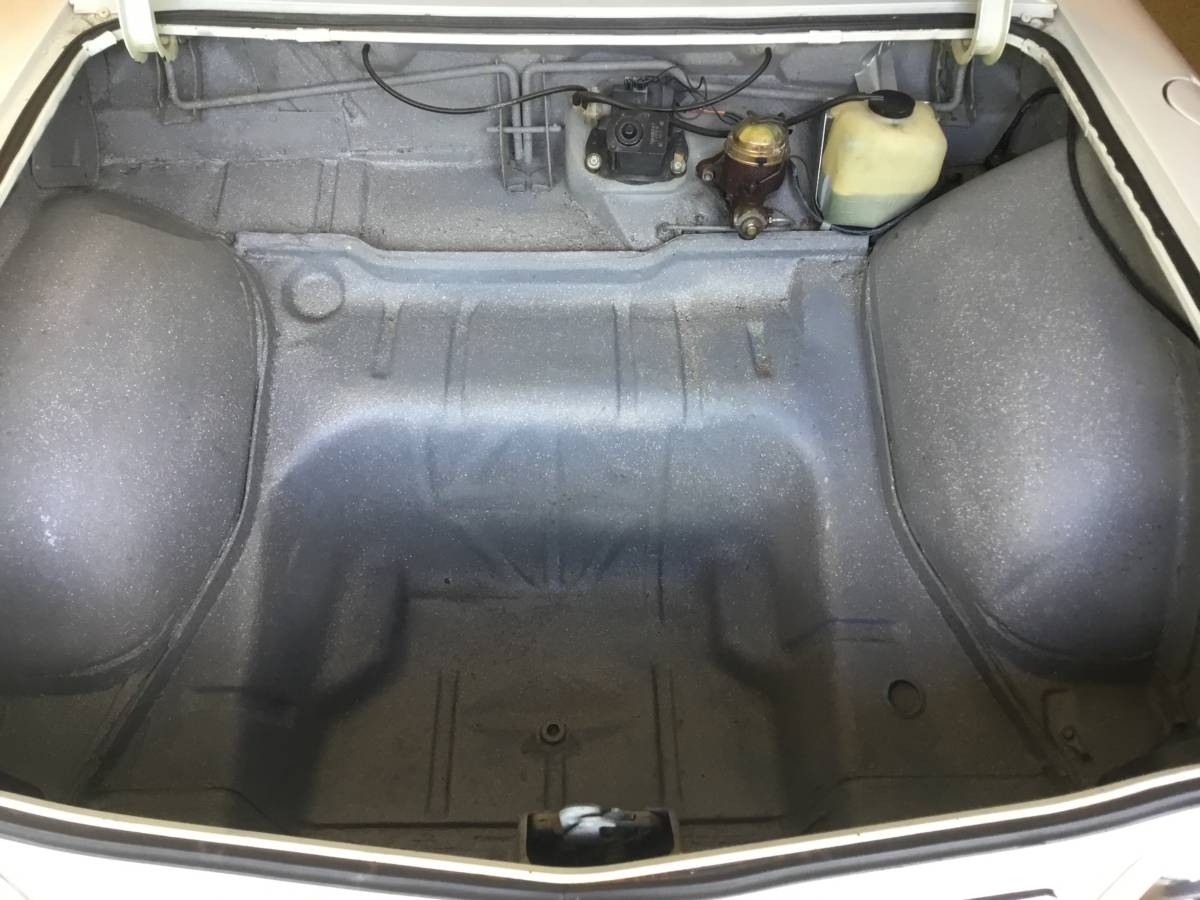 Chevrolet-corvair-convertible-1962-white-21