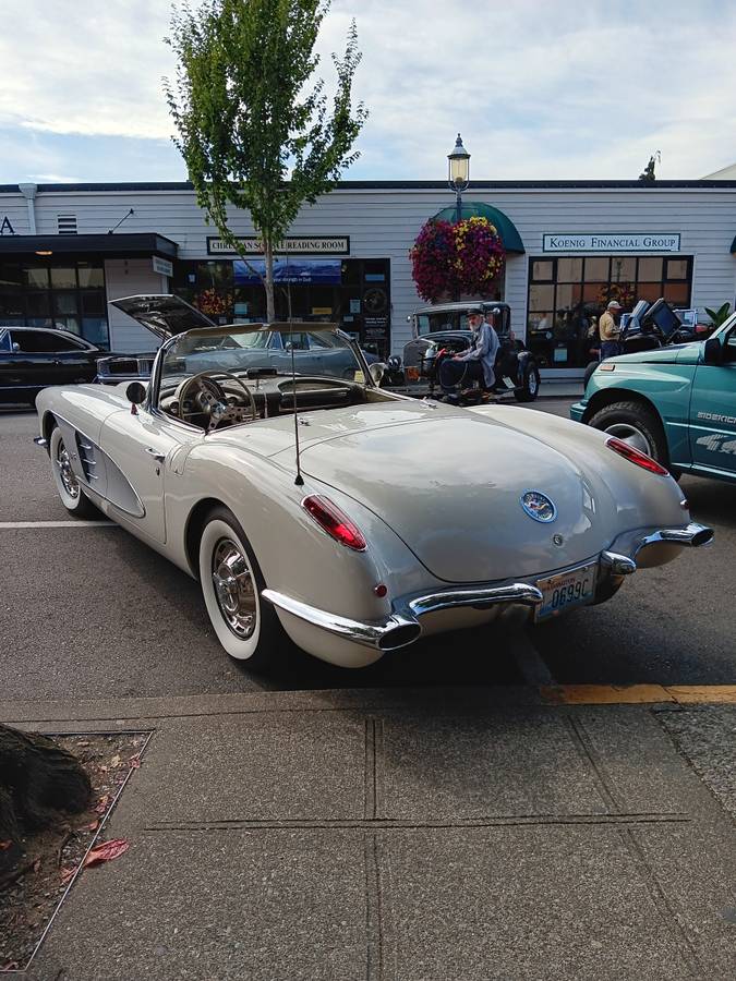 Chevrolet-corvette-1960-2