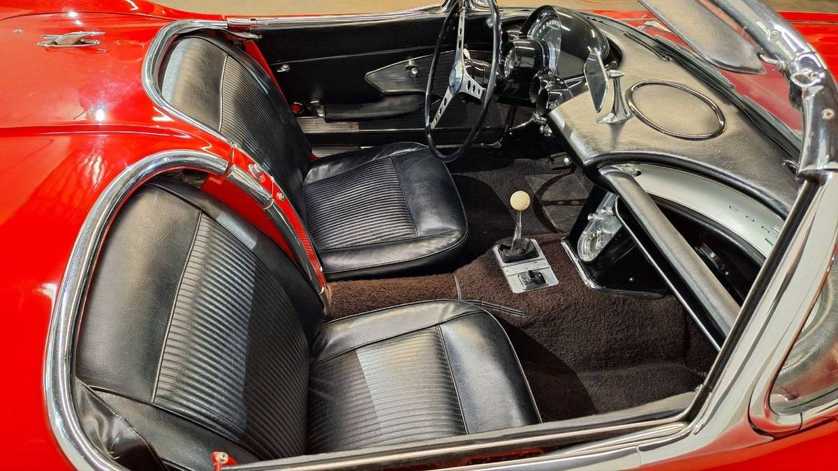 Chevrolet-corvette-1961-red-10