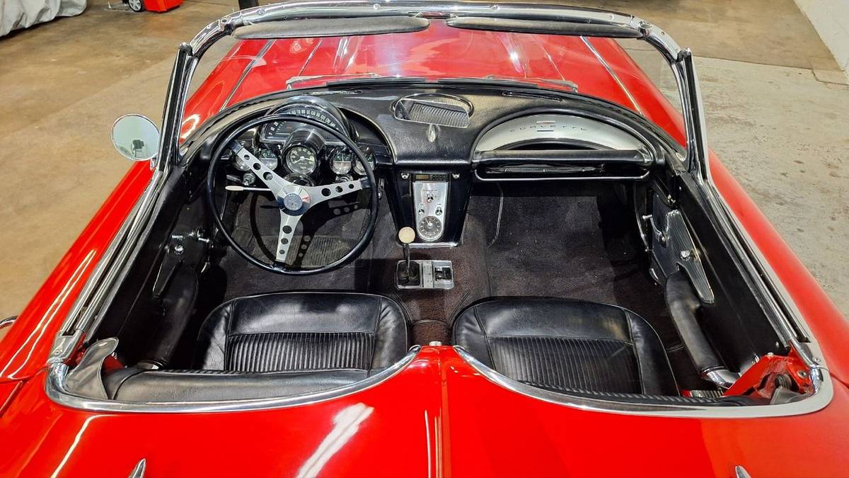 Chevrolet-corvette-1961-red-11