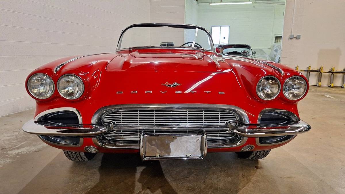 Chevrolet-corvette-1961-red-12
