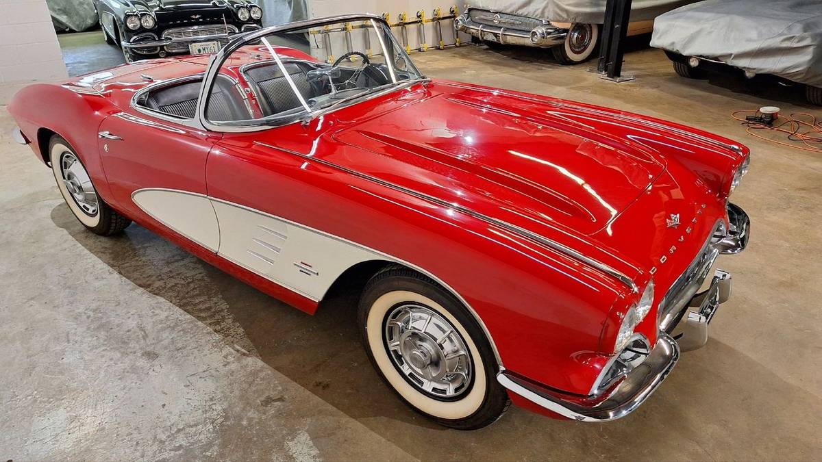 Chevrolet-corvette-1961-red-13