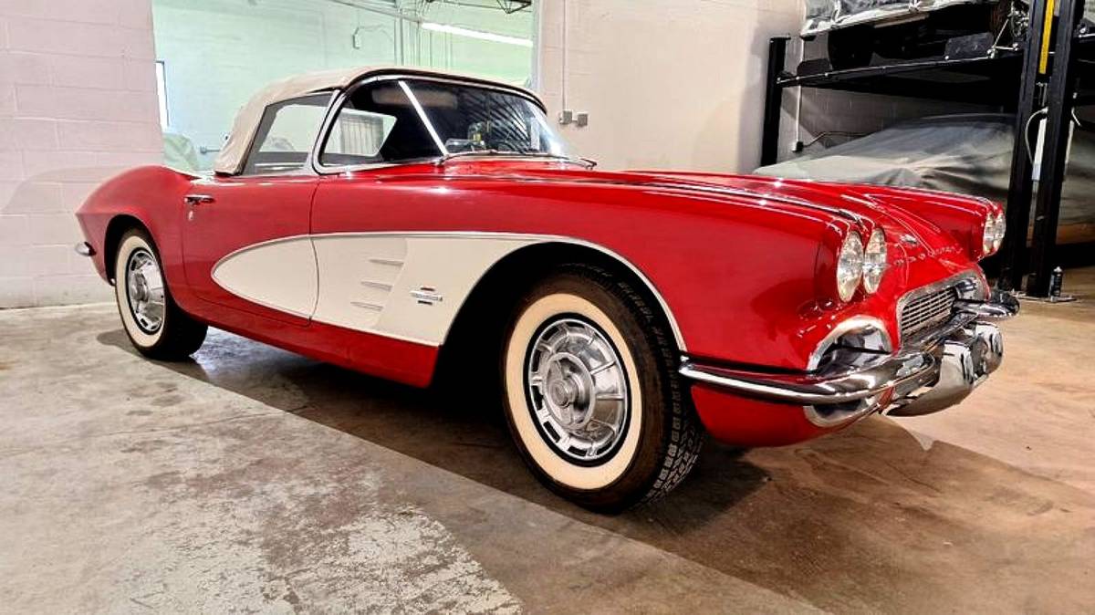 Chevrolet-corvette-1961-red-17