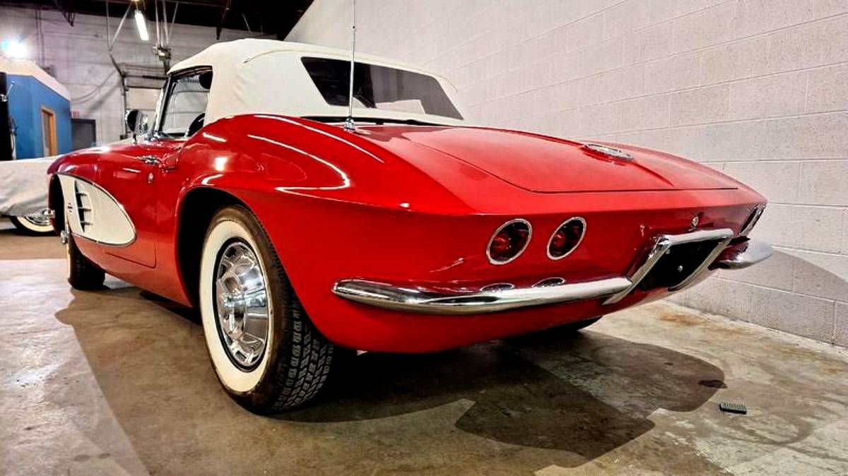 Chevrolet-corvette-1961-red-19
