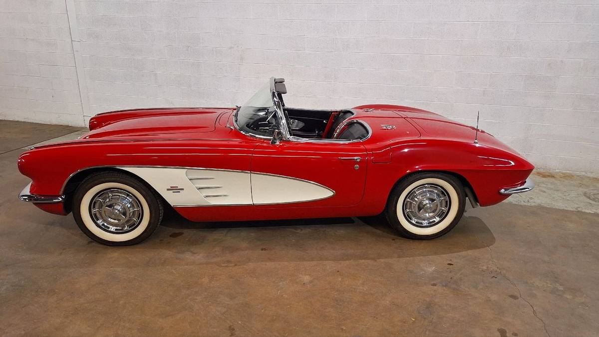 Chevrolet-corvette-1961-red-2