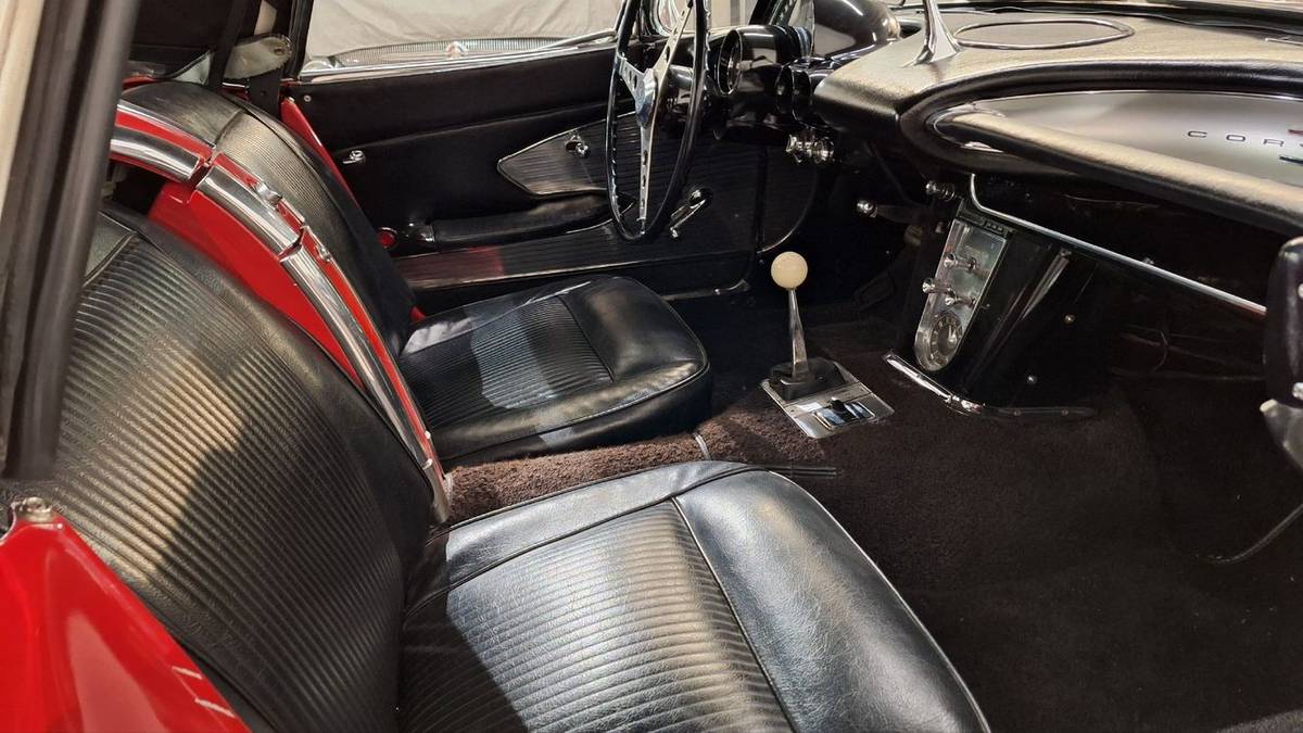 Chevrolet-corvette-1961-red-23