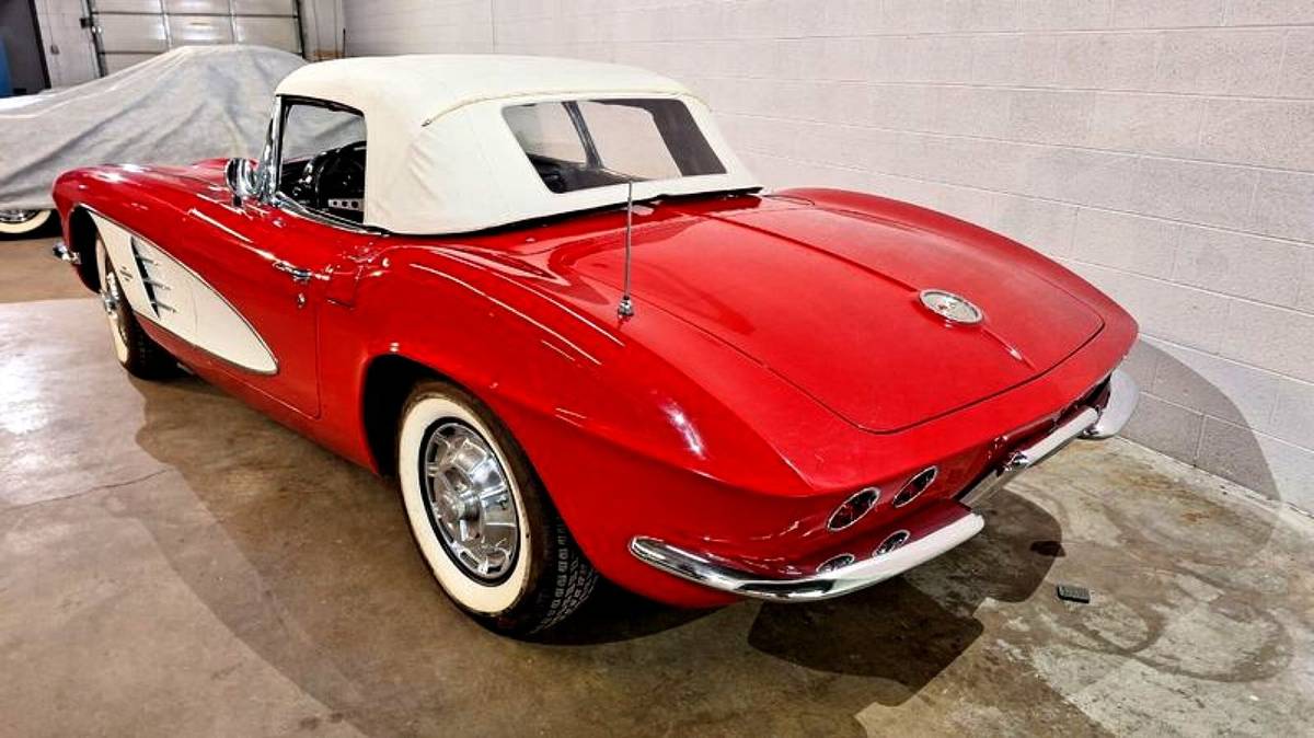 Chevrolet-corvette-1961-red-4