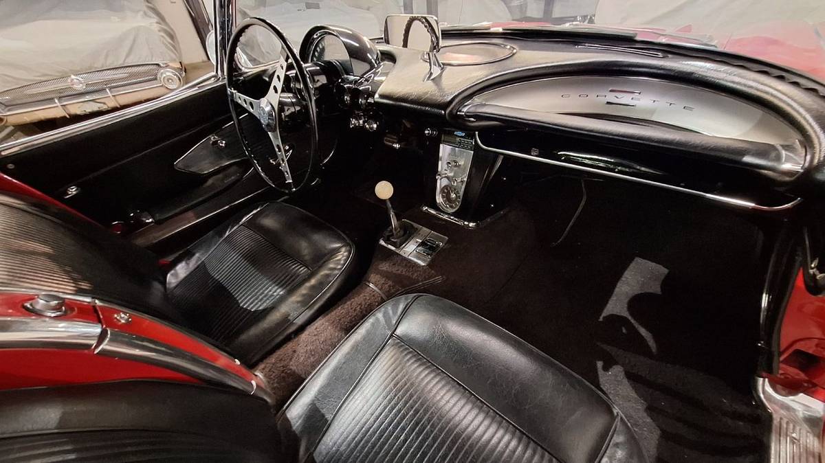 Chevrolet-corvette-1961-red-5