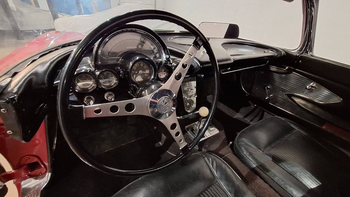 Chevrolet-corvette-1961-red-7