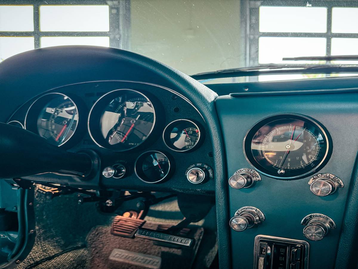 Chevrolet-corvette-1965-blue-4