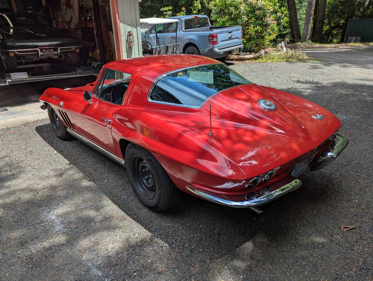 Chevrolet-corvette-1966-red-2
