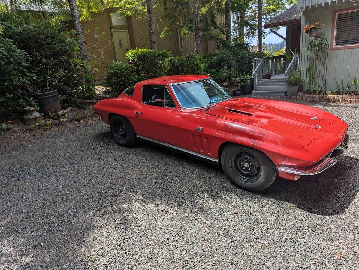Chevrolet-corvette-1966-red-3