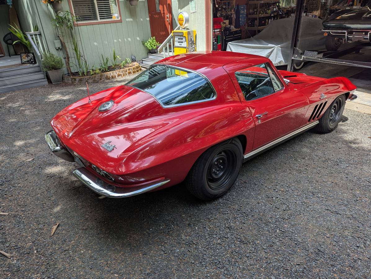 Chevrolet-corvette-1966-red-4