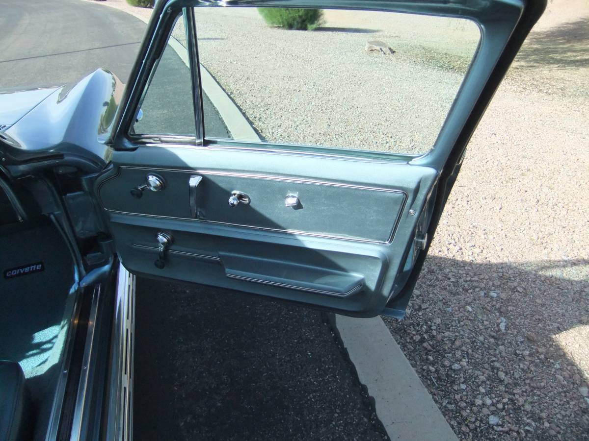 Chevrolet-corvette-1967-blue-10