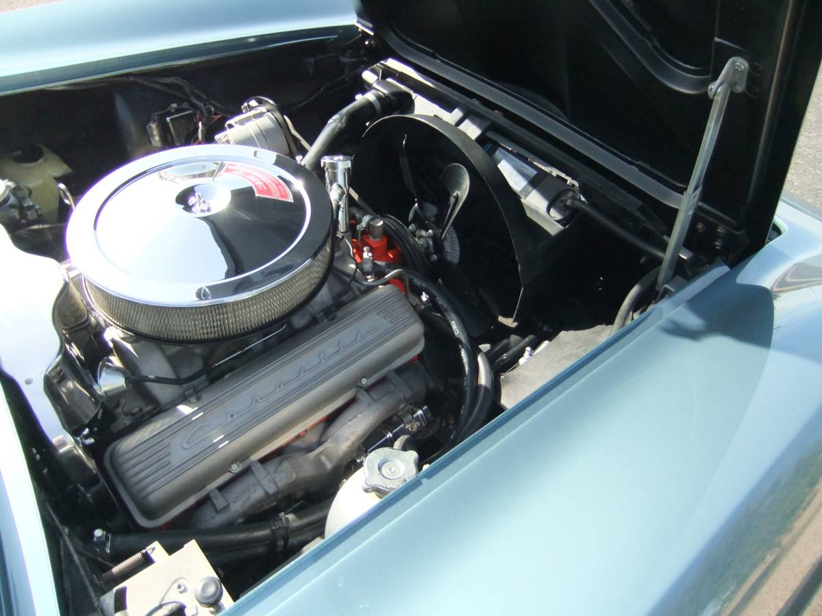 Chevrolet-corvette-1967-blue-22