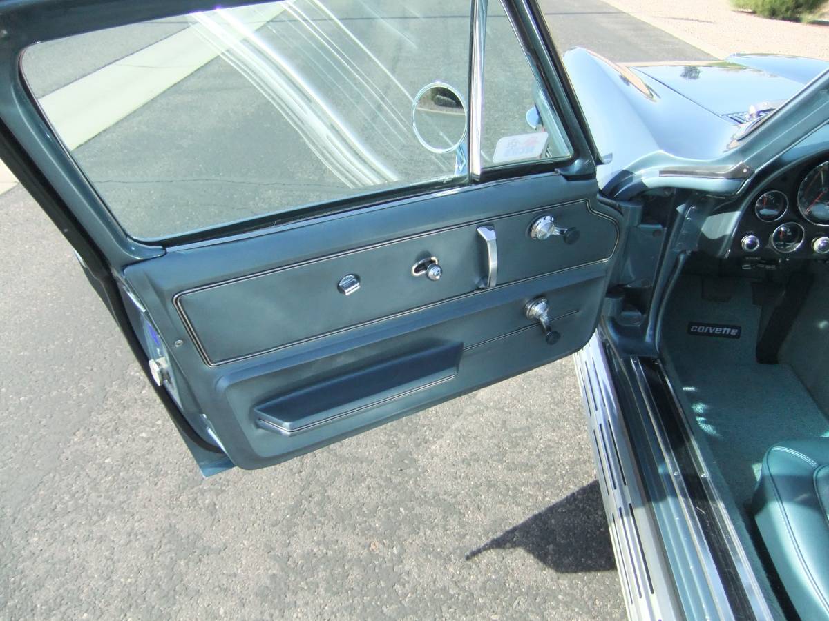 Chevrolet-corvette-1967-blue-8