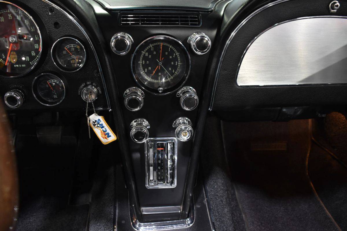 Chevrolet-corvette-1967-red-16