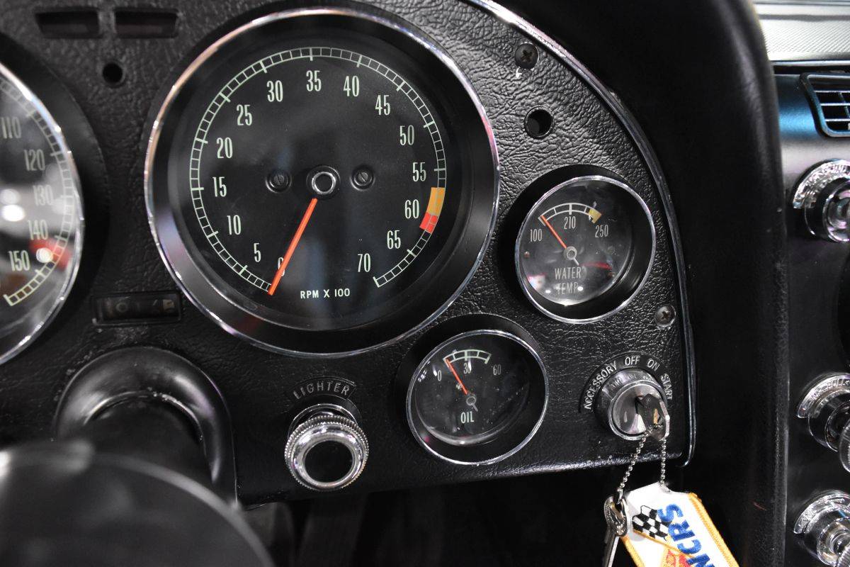 Chevrolet-corvette-1967-red-19