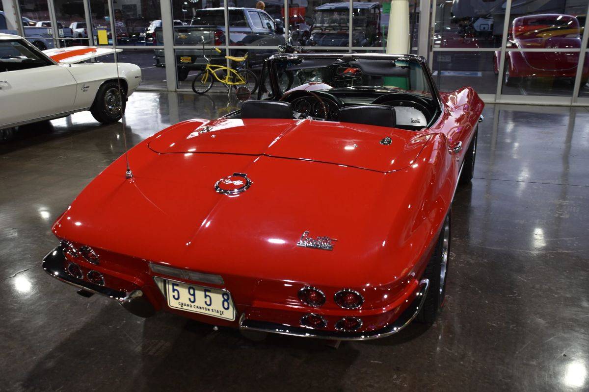 Chevrolet-corvette-1967-red-3