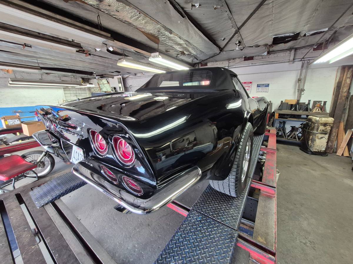 Chevrolet-corvette-1968-black-10