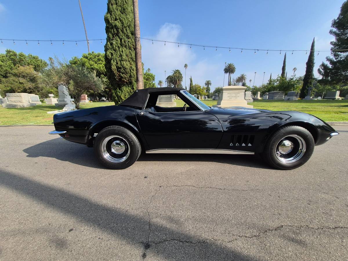 Chevrolet-corvette-1968-black