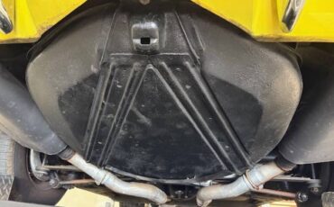 Chevrolet-corvette-1971-yellow-11