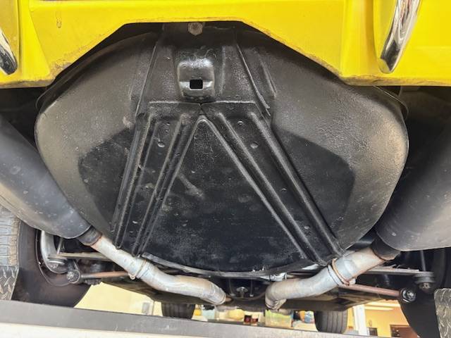 Chevrolet-corvette-1971-yellow-11