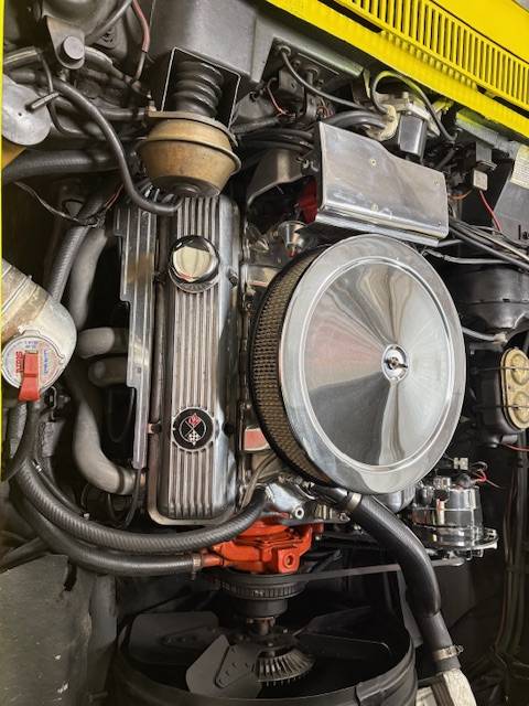 Chevrolet-corvette-1971-yellow-7